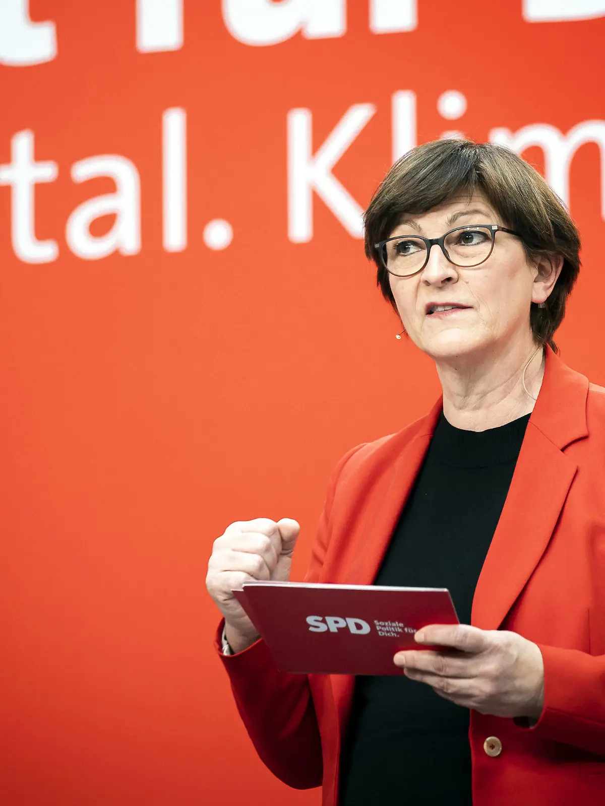  Saskia Esken, Parteivorsitzende der SPD, aufgenommen im Rahmen der SPD Jahresauftaktklausur des Parteivorstandes. Zukunft fuer Dich. Sozial. Digital. Klimaneutral. Berlin, 07.02.2021. Berlin Deutschland *** Saskia Esken, Chairwoman of the SPD, recorded at the SPD annual kick-off meeting of the party executive Future for You Social Digital Climate Neutral Berlin, 07 02 2021 Berlin Germany Copyright: xJaninexSchmitz/photothek.dex
