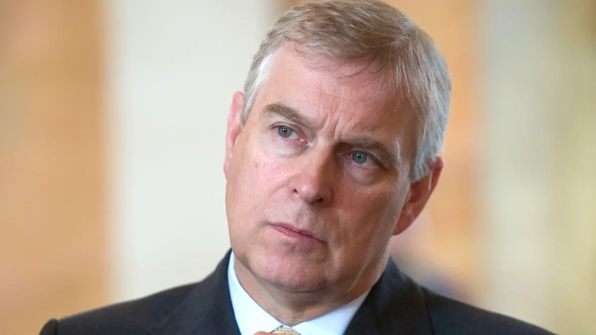 ARCHIV - 03.06.2014, Niedersachsen, Göttingen: Prinz Andrew von Großbritannien, aufgenommen während eines Besuchs der Georg-August-Universität. Er bereut den Aufenthalt bei dem mittlerweile verstorbenen mutmaßlichen Sexualstraftäter Epstein. Andrew sagte in einem BBC-Interview, er trete sich täglich selbst dafür, dass er auch nach der Verurteilung noch bei Epstein gewesen sei, weil es «für ein Mitglied der Königlichen Familie nicht geziemend» sei. Foto: Swen Pförtner/dpa +++ dpa-Bildfunk +++
