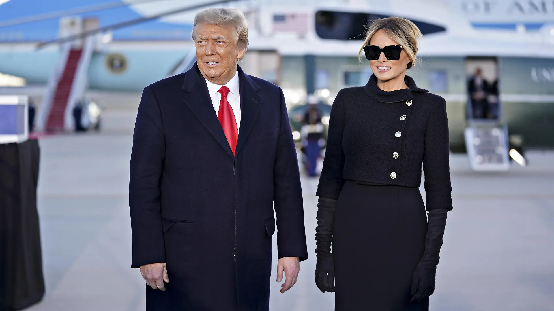 U.S. President Donald Trump, left, and U.S. First Lady Melania Trump arrive to a farewell ceremony at Joint Base Andrews, Maryland, U.S., on Wednesday, Jan. 20, 2021. Trump departs Washington with Americans more politically divided and more likely to be out of work than when he arrived, while awaiting trial for his second impeachment - an ignominious end to one of the most turbulent presidencies in American history. PUBLICATIONxNOTxINxUSA Copyright: xStefanixReynoldsx/xPoolxviaxCNPx/MediaPunchx