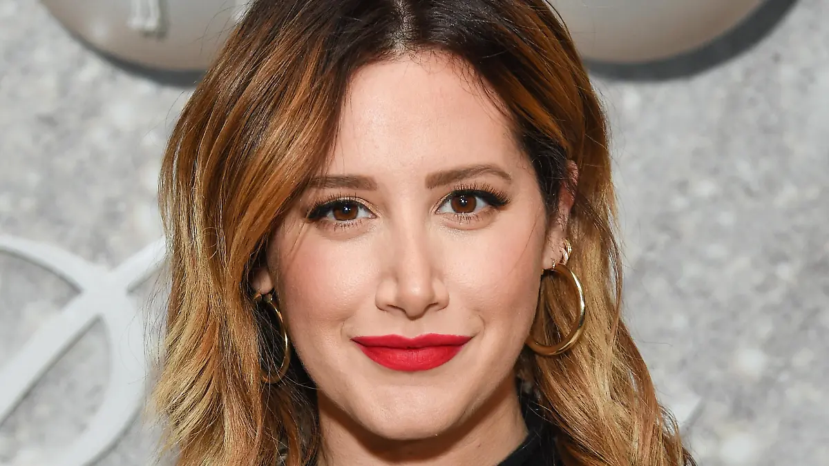 Ashley Tisdale arriving at the Brooks Brothers Holiday Celebration in West Hollywood, California - Dec 7, 2019 - Brooks Brothers Holiday Celebration 2019, West Hollywood California United States PUBLICATIONxINxGERxSUIxAUTxONLY Copyright: xOxConnorx BrooksBrothersCelebratesStJude_LISA_091