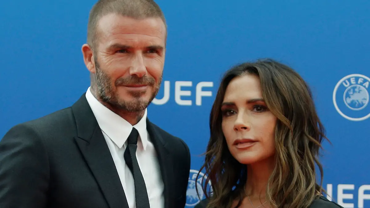 ARCHIV - 30.08.2018, Monaco: David Beckham und seine Frau Victoria Beckham kommen zur Auslosung der UEFA Champions League im Grimaldi Forum in Monaco. (zu dpa "Victoria Beckham: «David und ich ignorieren den Unsinn»" vom 04.09.2018) Foto: Claude Paris/AP/dpa +++ dpa-Bildfunk +++