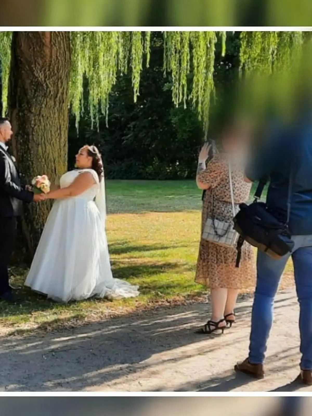 Es sollte einer der schönsten Tage ihres Lebens werden: die Hochzeit von Bianca und Konstantin Ortner. Die beiden heiraten vergangenes Jahr, engagieren extra ein Fotografen-Paar, das die unvergesslichen Momente auf ewig festhalten soll. Doch bis heute hat das Ehepaar Ortner keinen einzigen Abzug gesehen. Die Fotografen sind untergetaucht, die 1250 Euro Rechnungsbetrag futsch. Wir haben versucht, die dubiosen Hochzeitsfotografen ausfindig zu machen.