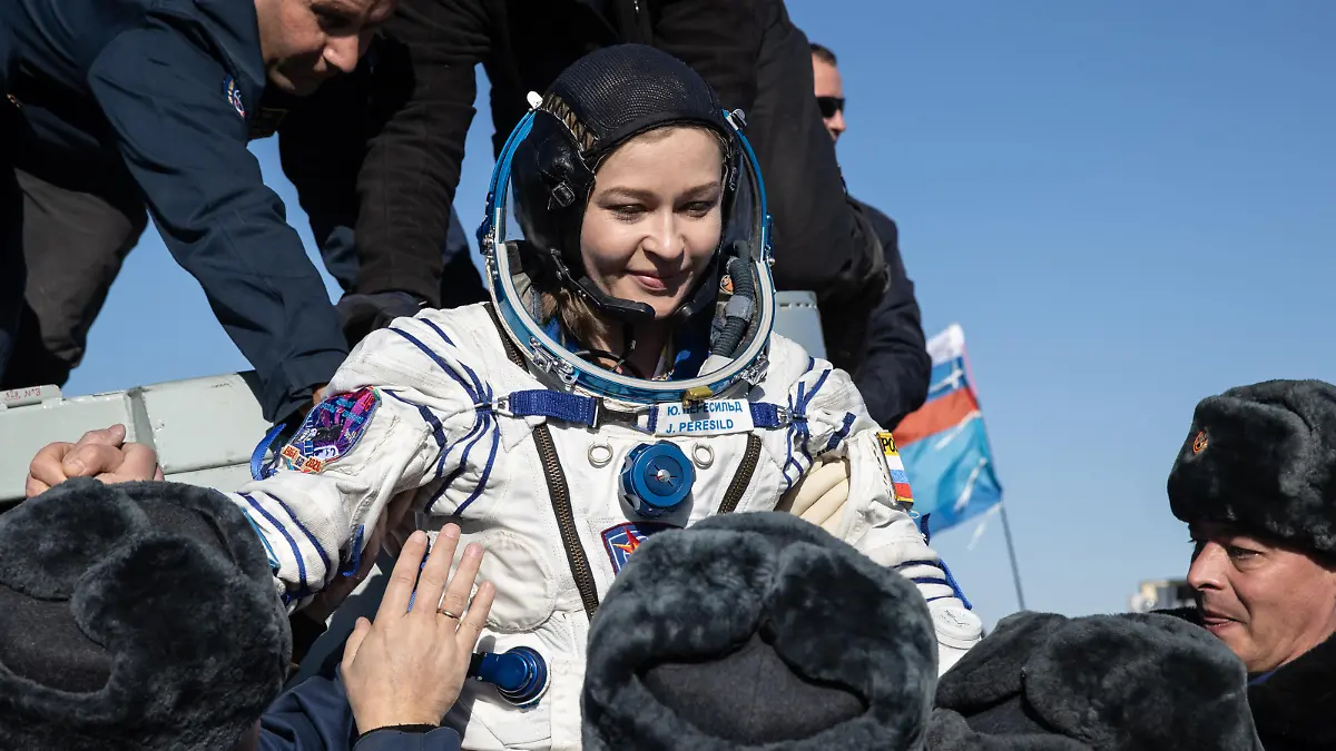 KAZAKHSTAN - OCTOBER 17, 2021: Ground personnel tend to actress Yulia Peresild after the landing of the Soyuz MS-18 reentry capsule with herself and director Klim Shipenko of the Vyzov [The Challenge] film crew as well as Roscosmos cosmonaut Oleg Novitsky on board, in steppes southeast of Jezkazgan. Sergei Savostyanov/TASS