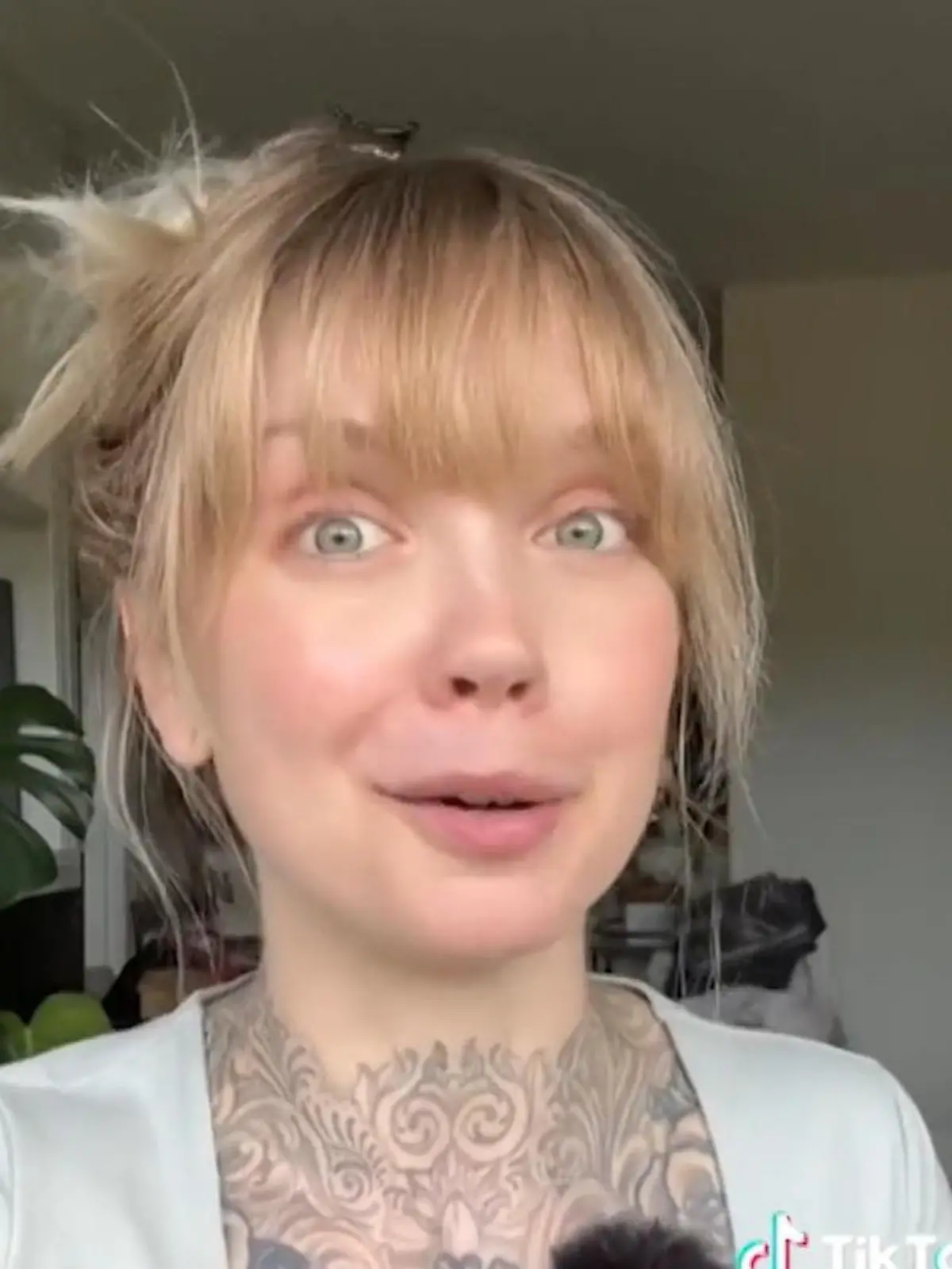 In jungen Jahren empfand Sara aus den USA den Wunsch, sich überall auf ihrem Körper tätowieren zu lassen - nicht, weil sie es besonders cool fand, sondern weil sie damit ihre Außenwirkung beeinflussen wollte. Als jung aussehende Frau wollte sie nicht länger verletzlich, sondern selbstbewusst und stark wirken. Heutzutage, mit 36 Jahren, denkt sie anders darüber.