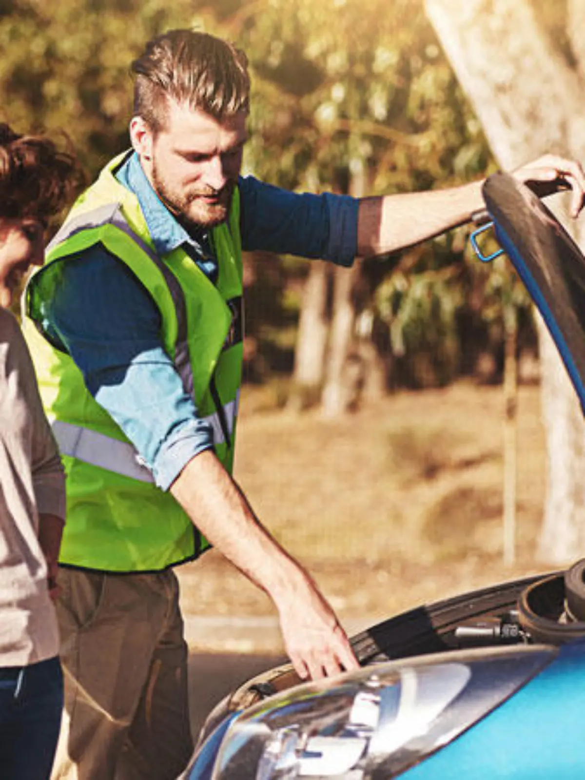 Meist erwischt es Autofahrer von jetzt auf gleich: Das Auto macht nix mehr. Viele sind hauptsächlich deswegen Mitglied in einem Automobilclub wie dem ADAC oder AVD. So auch Schauspielerin Anna Loos. Sie hatte im Januar Reifenpanne. Trotz ADAC-Mitgliedschaft passiert aber: gar nix. Auf Instagram macht sie ihrem Ärger damals Luft. Sie hatte aber schlicht die falsche Mitgliedschaft, erklärte damals der ADAC. Viel Geld für nichts ausgegeben? Dabei gibt es die Pannenhilfe oft viel günstiger, erklärt RTL-Sparexperte Christian Birkmann im Video.