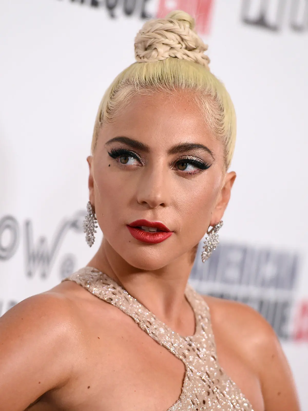 ARCHIV - 29.11.2018, USA, Beverly Hills: Lady Gaga, amerikanischer Pop-Star, kommt zur Verleihung des American Cinematheque Awards. 
Lady Gaga gehört zu den Teilnehmern des "One World: Together at Home" Benefizkonzertes. Bei der Aktion spielen Musiker aus der ganzen Welt von zu Hause aus und sind dann live im Internet auf YouTube und Twitter zu sehen. Es geht um Unterstützung für den Solidaritätsfonds der Weltgesundheitsorganisation WHO. Foto: Jordan Strauss/Invision/AP/dpa +++ dpa-Bildfunk +++