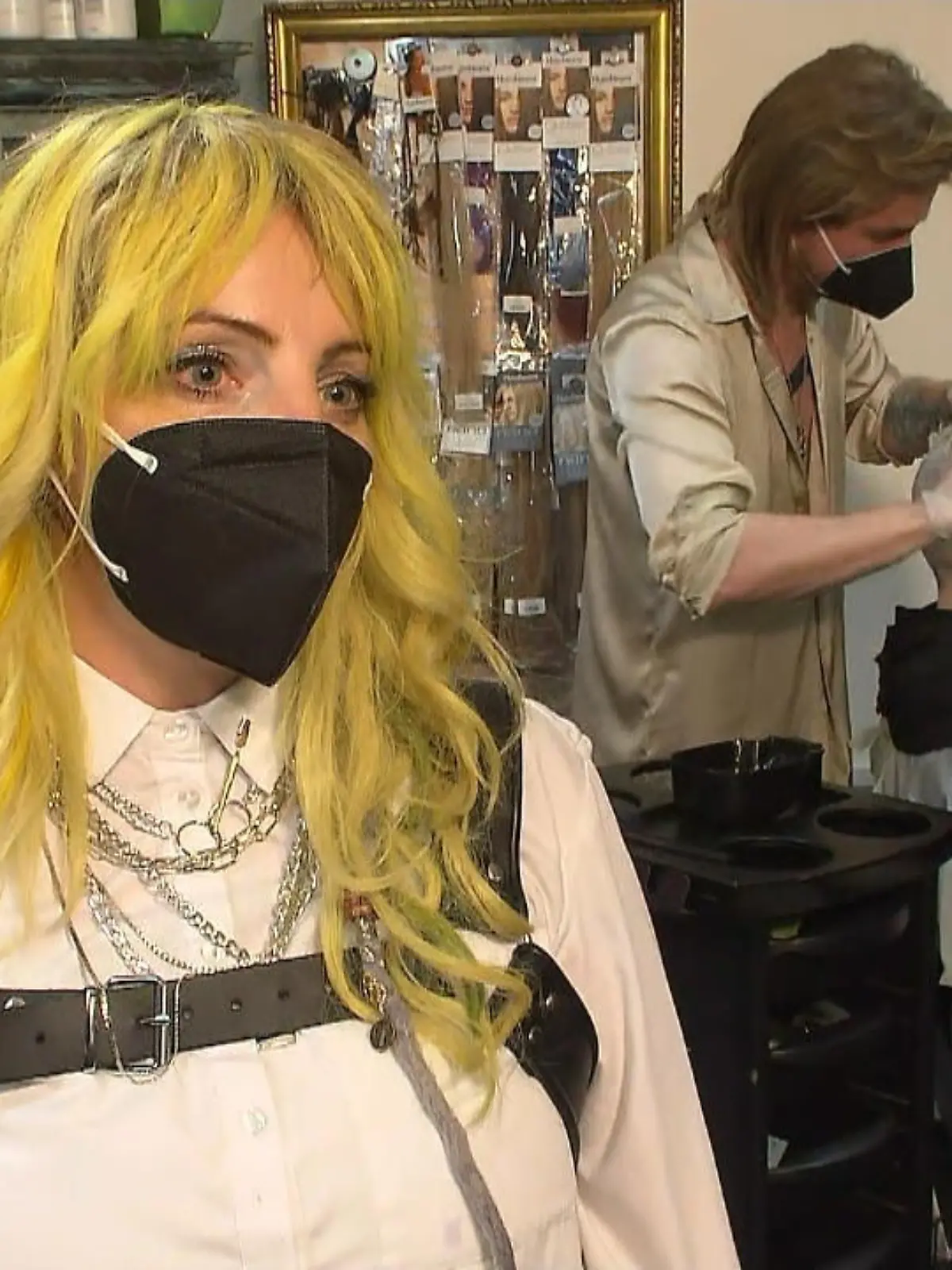 Bild zu: "So geht es Friseurin Bianka heute"