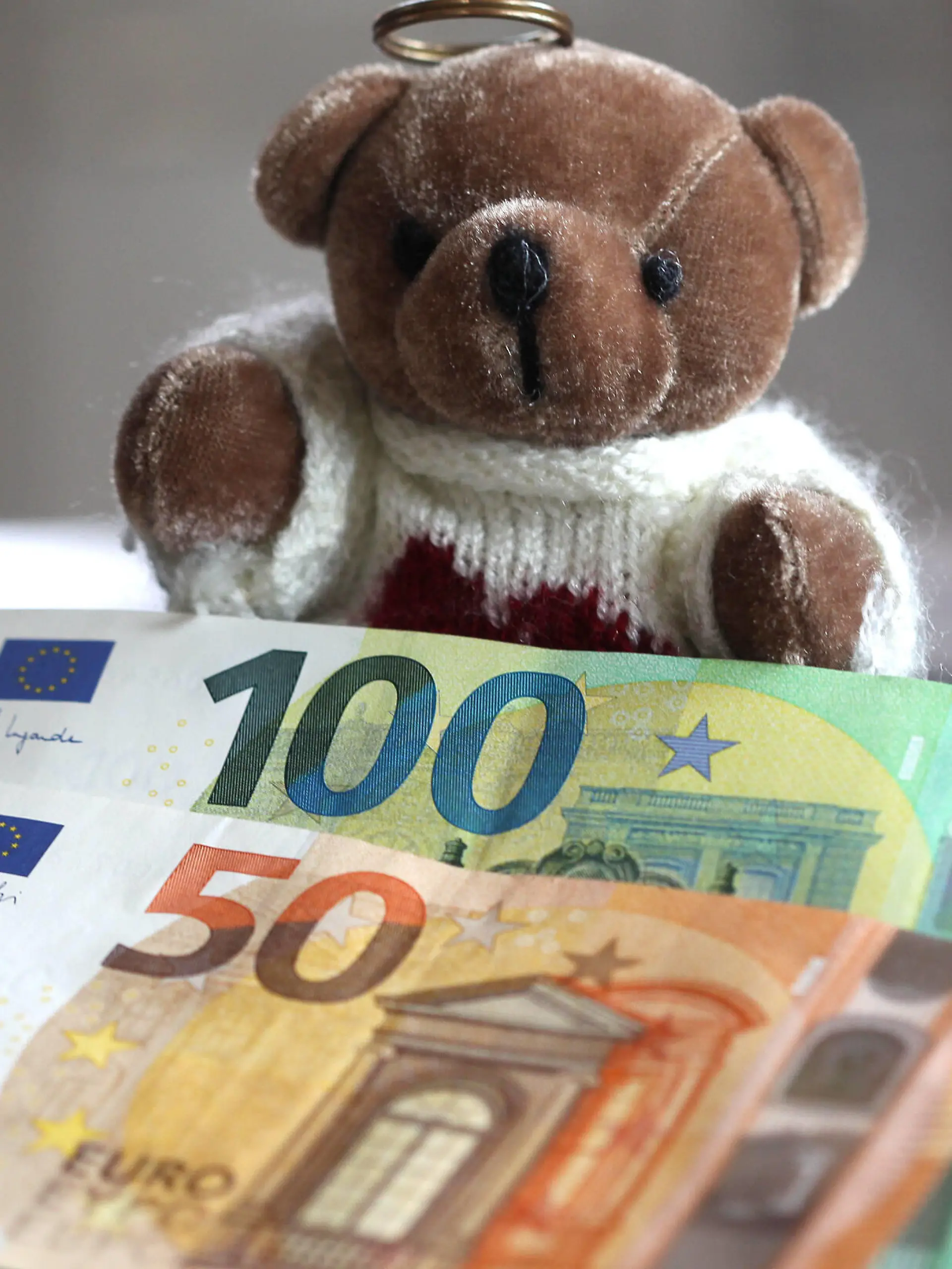  Freiburg Themenbild - Kindergeld, Coronahilfe, Coronabonus, Kinderbonus, Kinderzuschuss der Bundesregierung von 150 EURO Themenbild - Kindergeld, Coronahilfe, Coronabonus, Kinderbonus, Kinderzuschuss der Bundesregierung von 150 EURO *** Freiburg Themed picture Child benefit, Coronahilfe, Coronabonus, Kinderbonus, Kinderzuschuss der Bundesregierung von 150 EURO Themed picture Child benefit, Coronahilfe, Coronabonus, Kinderbonus, Kinderzuschuss der Bundesregierung von 150 EURO Copyright: xFleigx/xEibner-Pressefotox EP_dfg