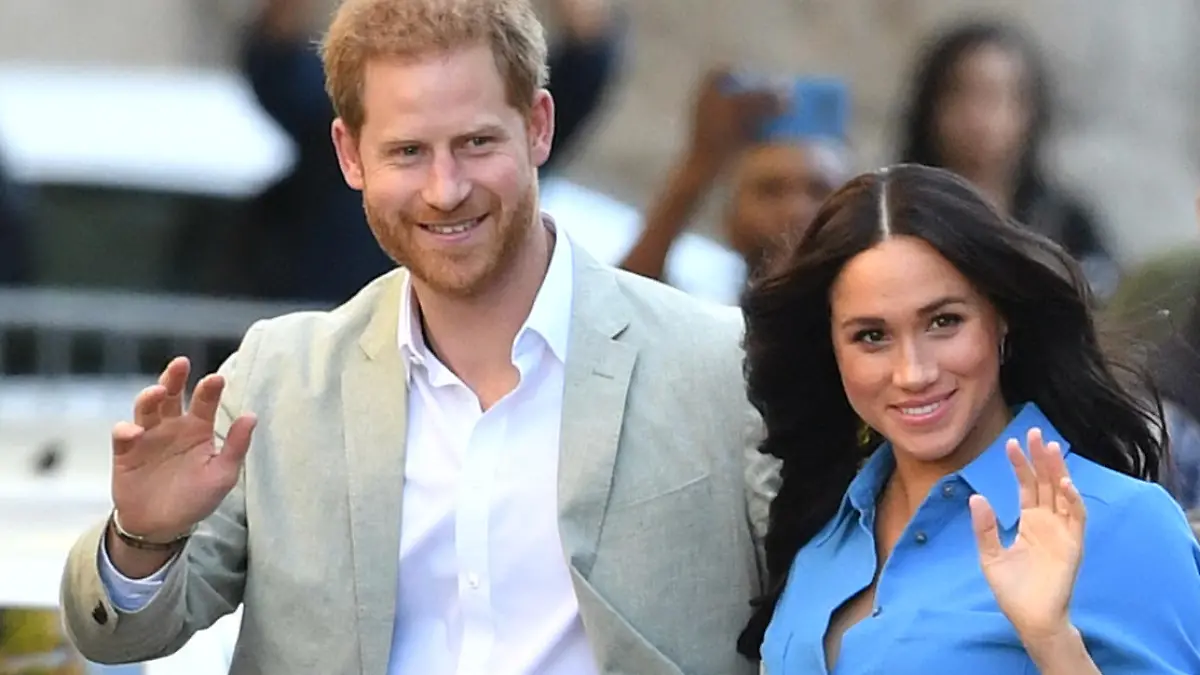 ARCHIV - 23.09.2019, Südafrika, Kapstadt: Meghan, Herzogin von Sussex, und Harry, Herzog von Sussex, besuchen das District Six Museum. Am 15.09.2020 wird Prinz Harry 36 Jahre alt. (zu dpa-Porträt "California Dreamin' nach dem «Megxit» - Prinz Harry wird 36") Foto: Dominic Lipinski/PA Wire/dpa +++ dpa-Bildfunk +++