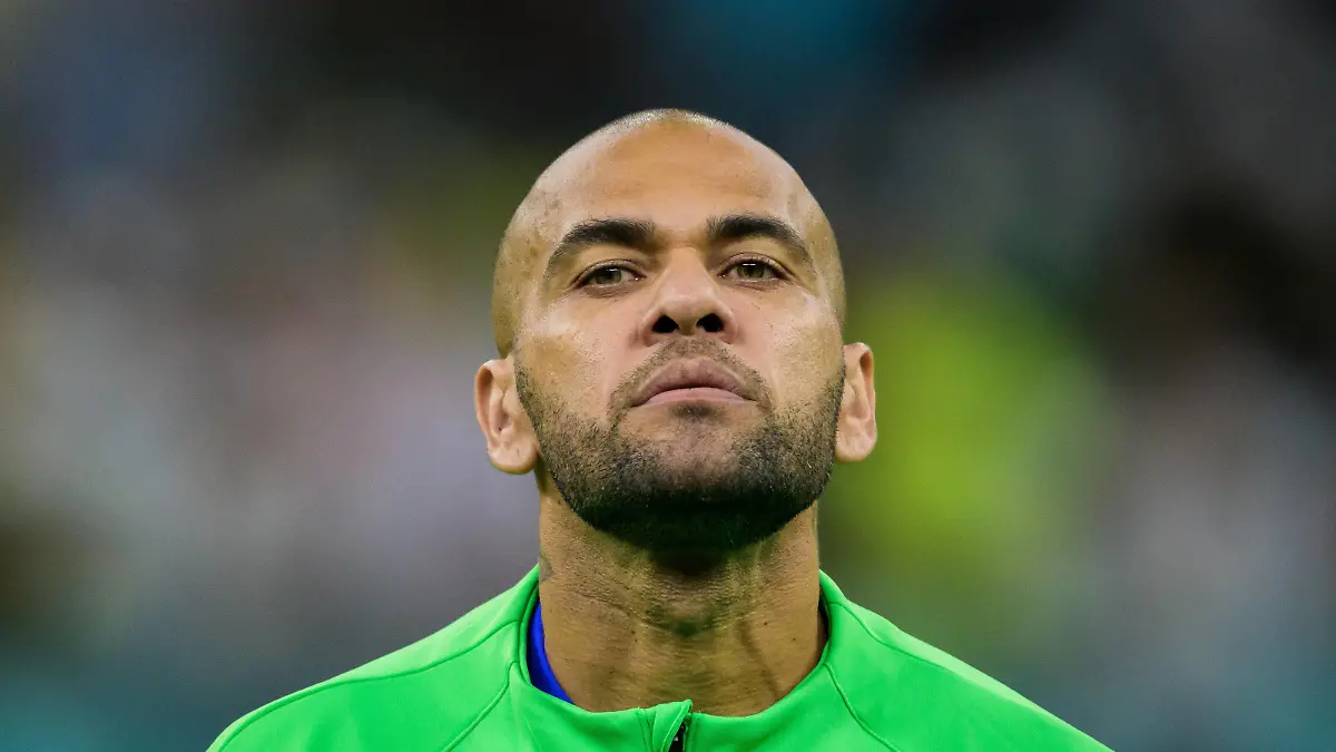  221202 Dani Alves of Brazil ahead of the FIFA World Cup, WM, Weltmeisterschaft, Fussball 2022 football match between Cameroon and Brazil on December 2, 2022 in Doha. Photo: Joel Marklund / BILDBYRAN / kod JM / JM0400 bbeng fotboll football soccer fotball vm fotbolls-vm fotball-vm fotbolls-vm 2022 fifa world cup 2022 kamerun cameroon brasilien brazil *** 221202 Dani Alves of Brazil ahead of the FIFA World Cup 2022 football match between Cameroon and Brazil on December 2, 2022 in Doha Photo Joel Marklund PHOTO AGENCY code JM JM0400 bbeng football football soccer fotball world cup football world cup football world cup 2022 fifa world cup 2022 Cameroon cameroon brazil brazil, PUBLICATIONxNOTxINxSWExNORxAUT Copyright: JOELxMARKLUND BB221202JM196 