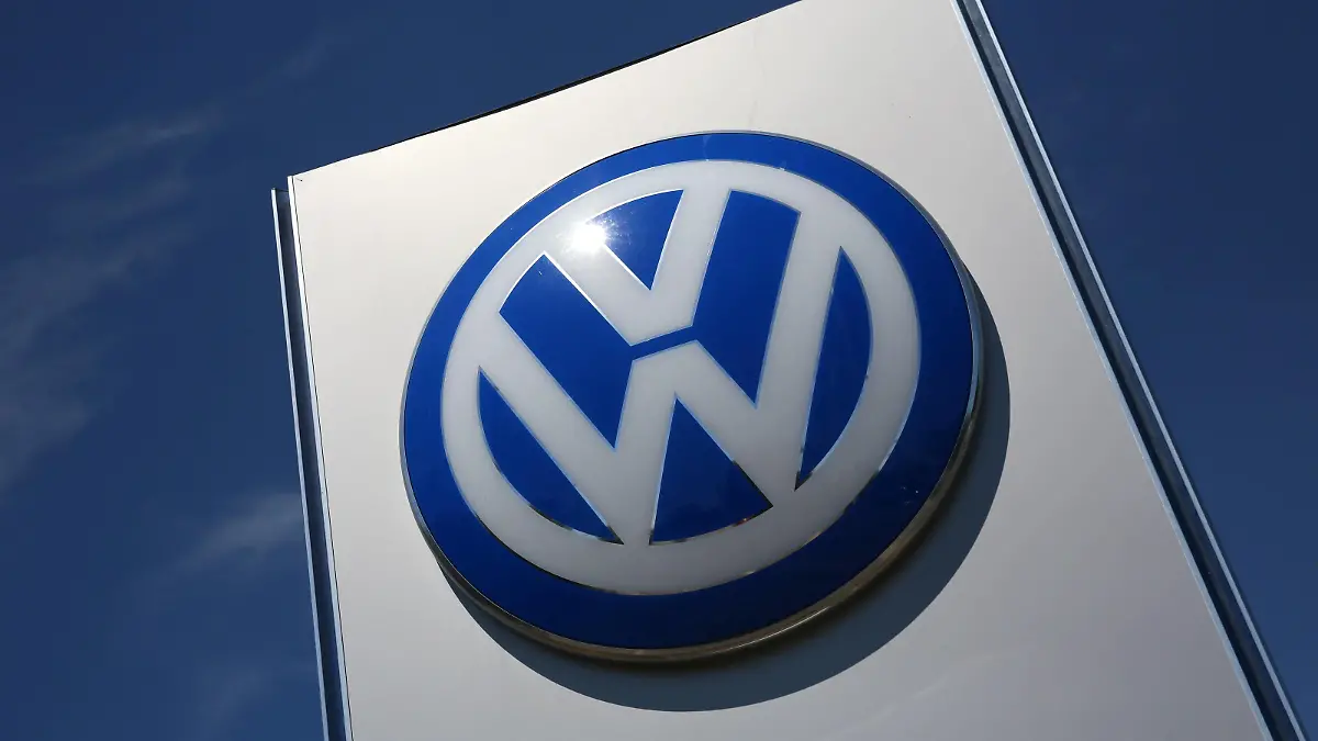 Wolfsburg Niedersachsen Wolfsburg, 04.07.2018, Volkswagen Werk, Hochhaus, VW Werk VW Logo *** Wolfsburg Lower Saxony Wolfsburg 04 07 2018 Volkswagen factory high-rise VW plant VW logo