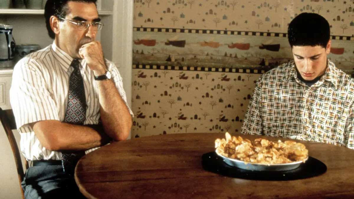 Jim's Dad (EUGENE LEVY), Jim (JASON BIGGS) C43066