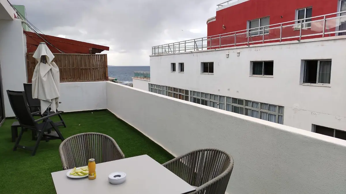 Blick auf einen Balkon im Quarantäne-Hotel in Las Palmas.