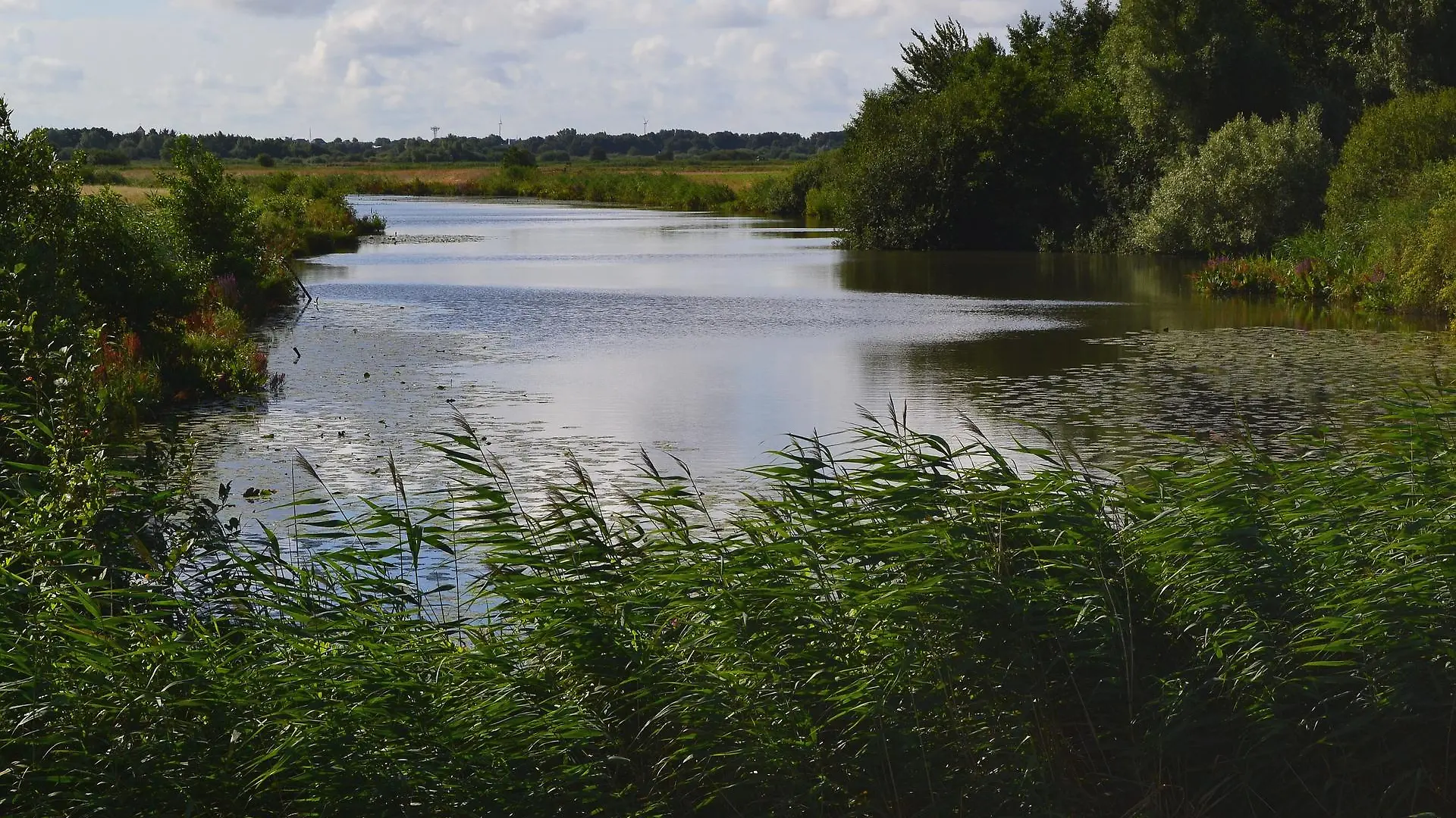 Die Ochtum beim Bremer Flughafen