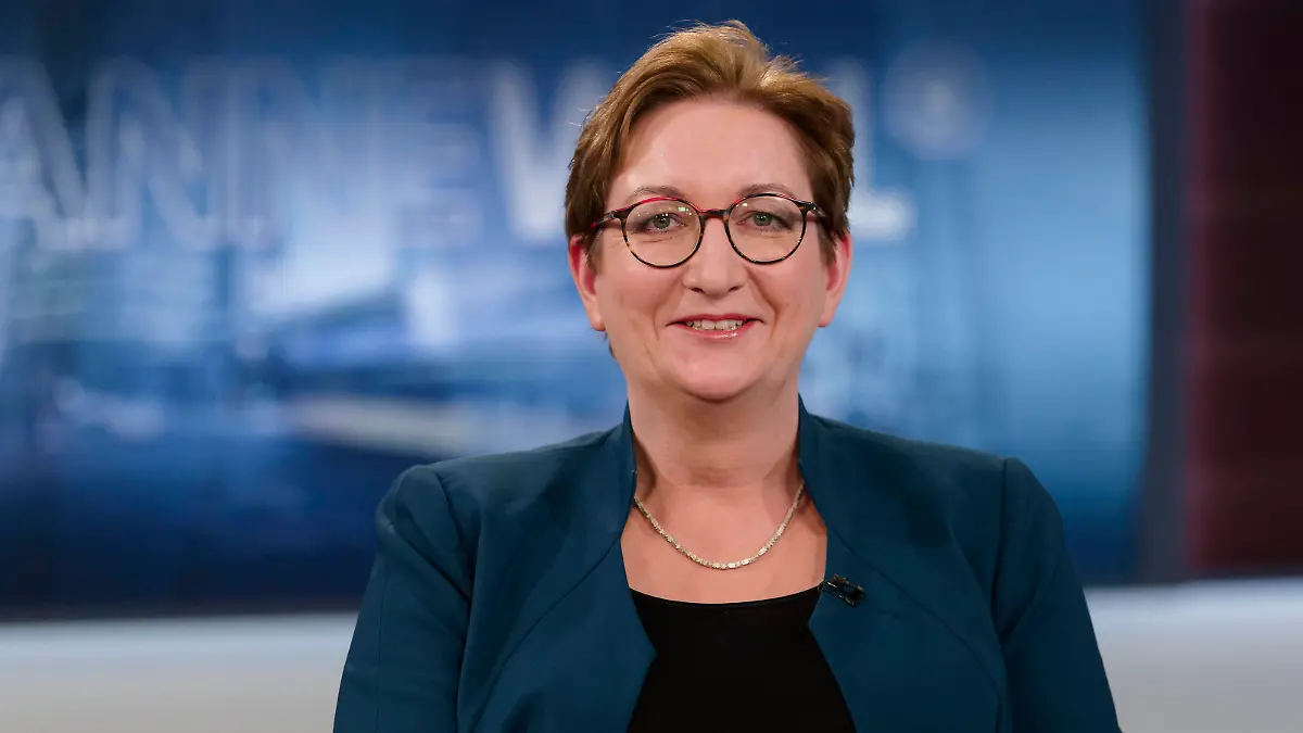 Klara Geywitz bei Anne Will 2023-04-24 - Deutschland, Berlin - Klara Geywitz SPD, Bundesministerin für Bauen und Wohnen, zu Gast bei Anne Will im Ersten. Thema der Politik-Talkrunde in der ARD: Das Ende von Öl- und gasheizungen Höchste Zeit oder überstürzter Plan *** Klara Geywitz on Anne Will 2023 04 24 Germany, Berlin Klara Geywitz SPD , Federal Minister for Building and Housing, as a guest on Anne Will on the German public broadcaster ARD The end of oil and gas heating High time or rushed plan