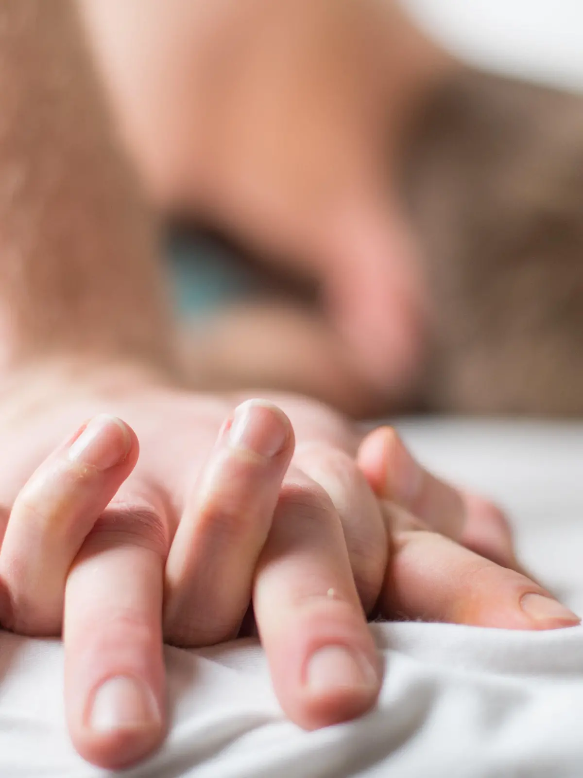 ARCHIV - 22.01.2018, Berlin: ILLUSTRATION - Ein Mann und eine Frau liegen im Bett. Die Deutschen haben immer weniger Sex. Das geht zumindest aus der repräsentativen Studie «Freizeit-Monitor 2019» hervor, die am 10.09.2019 vorgestellt wird. (zu dpa "Studie: Deutsche haben immer weniger Sex - Mehr Freizeit-Stress") Foto: Christophe Gateau/dpa +++ dpa-Bildfunk +++
