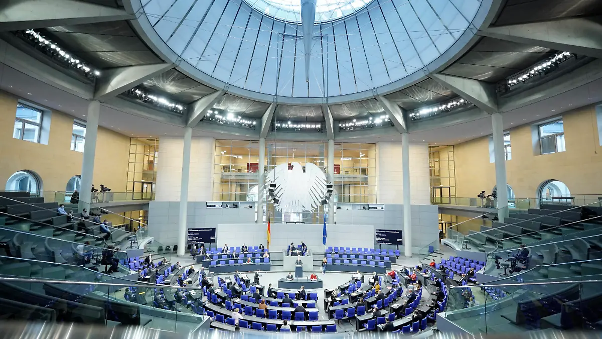  204. Bundestagssitzung in Berlin Symbolbild Plenarsaal 204. Sitzung des Deutschen Bundestag in Berlin Berlin Berlin Deutschland *** 204 Bundestag session in Berlin symbol picture plenary hall 204 session of the German Bundestag in Berlin Berlin Germany