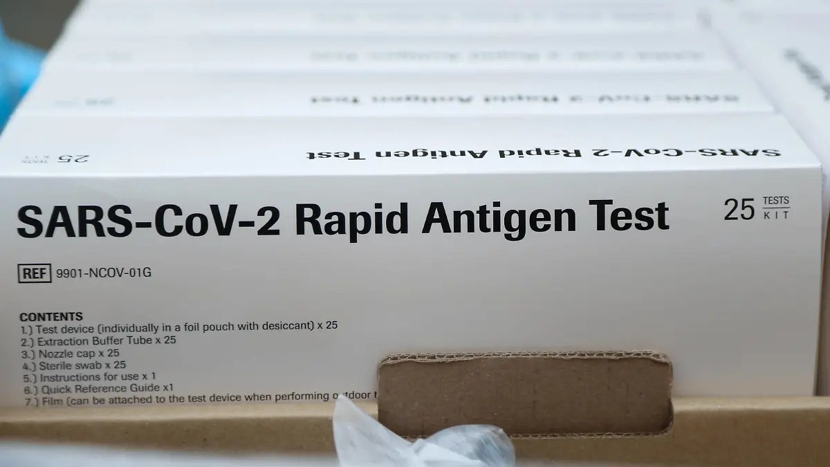  20201203 Vorbereitung zum Corona Massentest in Tirol INNSBRUCK, ÖSTERREICH - DECEMBER 3: Covid-19 Antigen Schnelltests bei der Vorbereitung zum Corona Massentest in Tirol in der Standschützenkaserne am December 3, 2020 in Innsbruck, Österreich. Innsbruck Standschützenkaserne Tirol Österreich *** 20201203 Preparation for the Corona Mass Test in Tyrol INNSBRUCK, AUSTRIA DECEMBER 3 Covid 19 Antigen Rapid tests in preparation for the Corona Mass Test in Tyrol at the shooting range on December 3, 2020 in Innsbruck, Austria Innsbruck shooting range Tyrol Austria