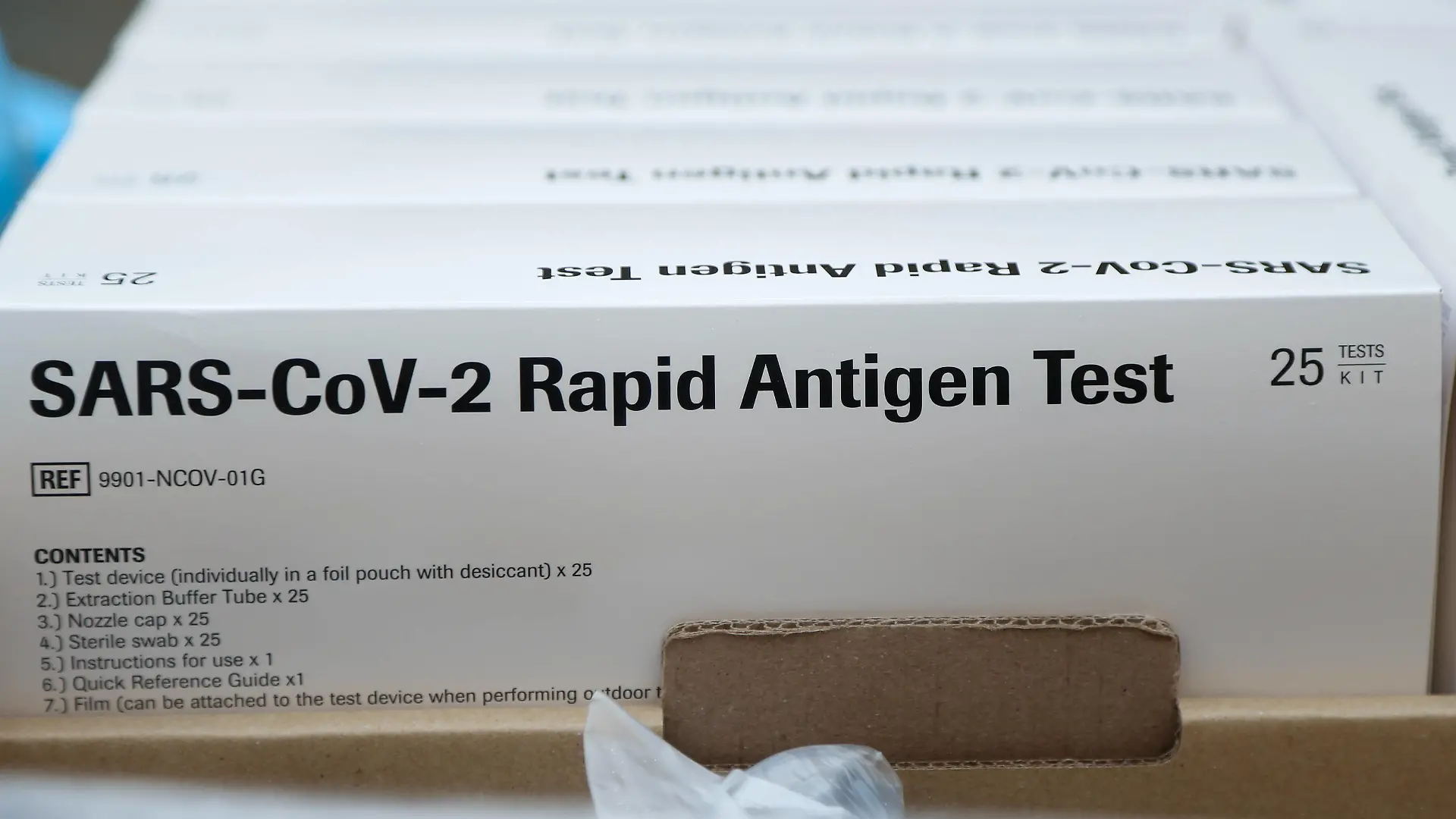  20201203 Vorbereitung zum Corona Massentest in Tirol INNSBRUCK, ÖSTERREICH - DECEMBER 3: Covid-19 Antigen Schnelltests bei der Vorbereitung zum Corona Massentest in Tirol in der Standschützenkaserne am December 3, 2020 in Innsbruck, Österreich. Innsbruck Standschützenkaserne Tirol Österreich *** 20201203 Preparation for the Corona Mass Test in Tyrol INNSBRUCK, AUSTRIA DECEMBER 3 Covid 19 Antigen Rapid tests in preparation for the Corona Mass Test in Tyrol at the shooting range on December 3, 2020 in Innsbruck, Austria Innsbruck shooting range Tyrol Austria