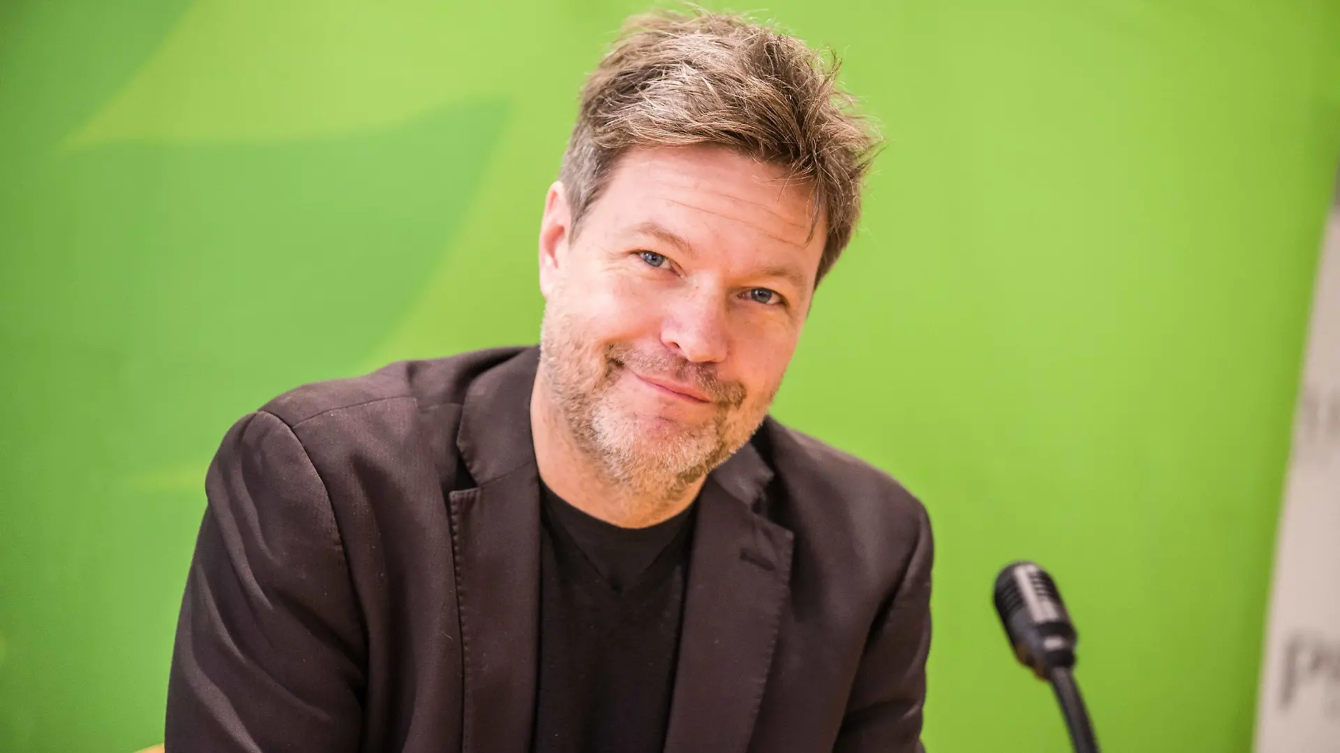 March 6, 2020, Munich, Bavaria, Germany: ROBERT HABECK, head of the German Green Party. Assisting Munich mayoral candidate Kathrin Habenschaden ahead of the coming elections, Green party head Robert Habeck and Bavarian co-head Eva Lettenbauer held a press conference in Munich to discuss the plans of the party for the city of Munich. Munich Germany - ZUMAb160 20200306zbpb160054 Copyright: xSachellexBabbarx