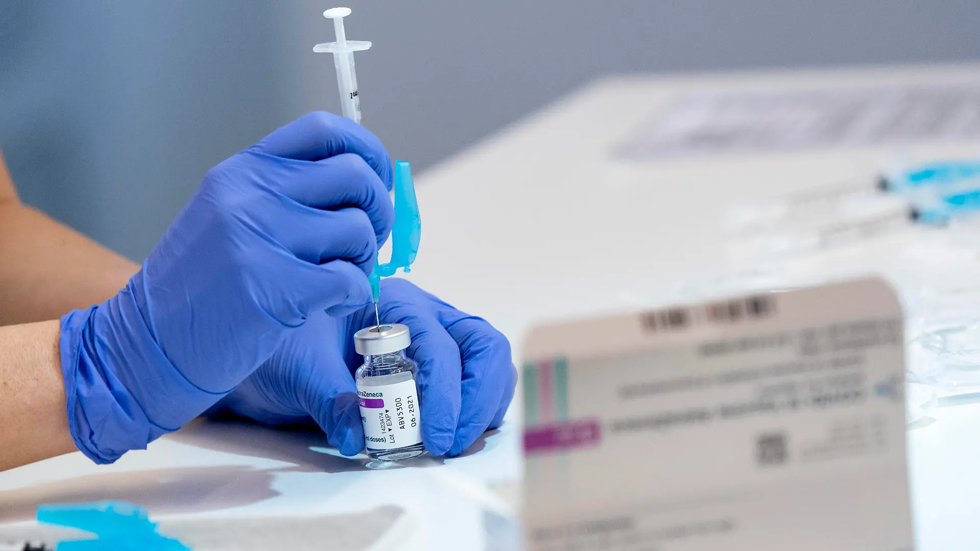 MALMO 2021-02-17 Syringes are loaded with the AstraZeneca Covid-19 Vaccine at the Skane University Hospital vaccination centre in Malmo, Sweden, February 17, 2021. MALMO SWEDEN x50090x *** MALMO 2021 02 17 Syringes are loaded with the AstraZeneca Covid 19 Vaccine at the Skane University Hospital vaccination centre in Malmo, Sweden, February 17, 2021 MALMO SWEDEN x50090x, PUBLICATIONxINxGERxSUIxAUTxONLY Copyright: xJohanxNilsson/TTx ASTRAZENECA COVID-19 VACCIN