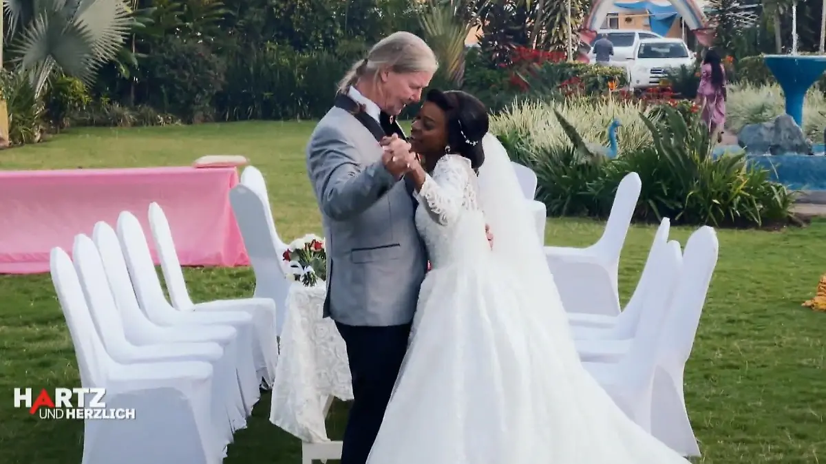 Ende gut, alles gut: "Hartz und herzlich"-Rudi heiratet seine Nangini in Afrika.