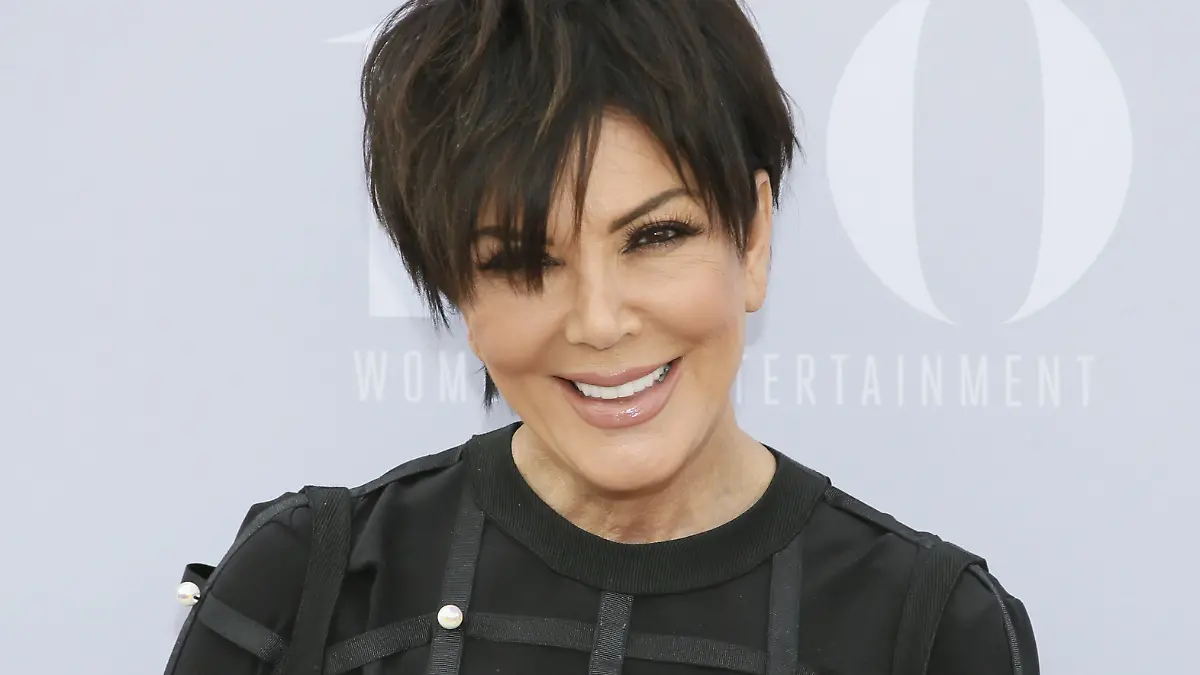 Television personality Kris Jenner poses at The Hollywood Reporter's Annual Women in Entertainment Breakfast in Los Angeles, California December 9, 2015. REUTERS/Danny Moloshok