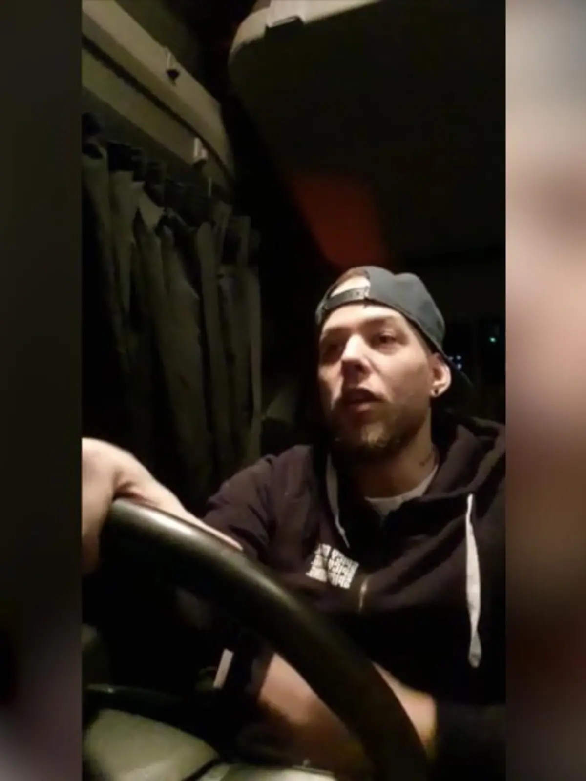 Bild zu: "Lkw-Fahrer findet sterbenden Kollegen "