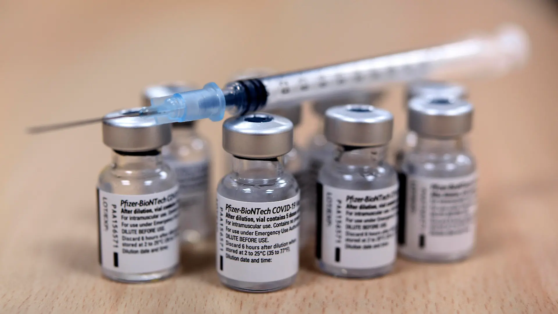 BIONTECH PFIZER CORONA COVID 19 Impfung im JOHANNITER Senioren Stift Meerbusch am 20.01.2021 in Meerbusch *** BIONTECH PFIZER CORONA COVID 19 vaccination in the JOHANNITER Senioren Stift Meerbusch on 20 01 2021 in Meerbusch