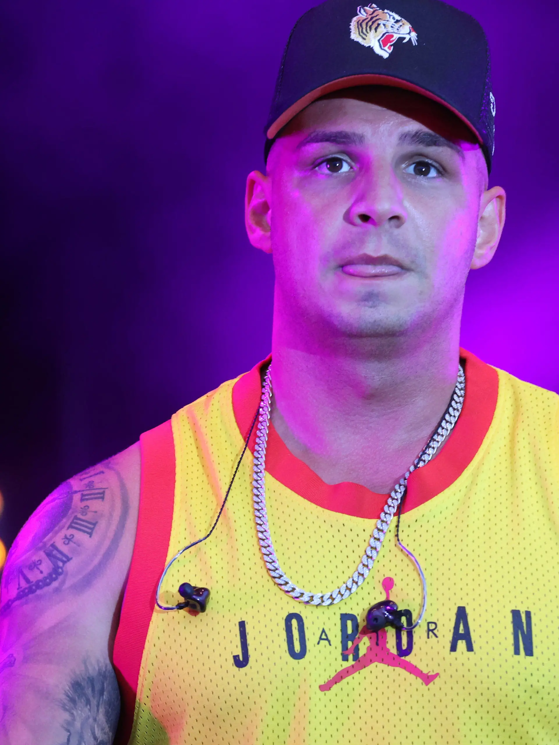 ARCHIV - 09.08.2020, Thüringen, Erfurt: Der deutsche Sänger Pietro Lombardi tritt bei einem Sommer Open Air im Steigerwaldstadion auf. Rund vier Wochen, nachdem er seine Beziehung zu einer Influencerin öffentlich gemacht hat, ist der frühere DSDS-Gewinner wieder Single. Foto: Bodo Schackow/dpa-Zentralbild/dpa +++ dpa-Bildfunk +++