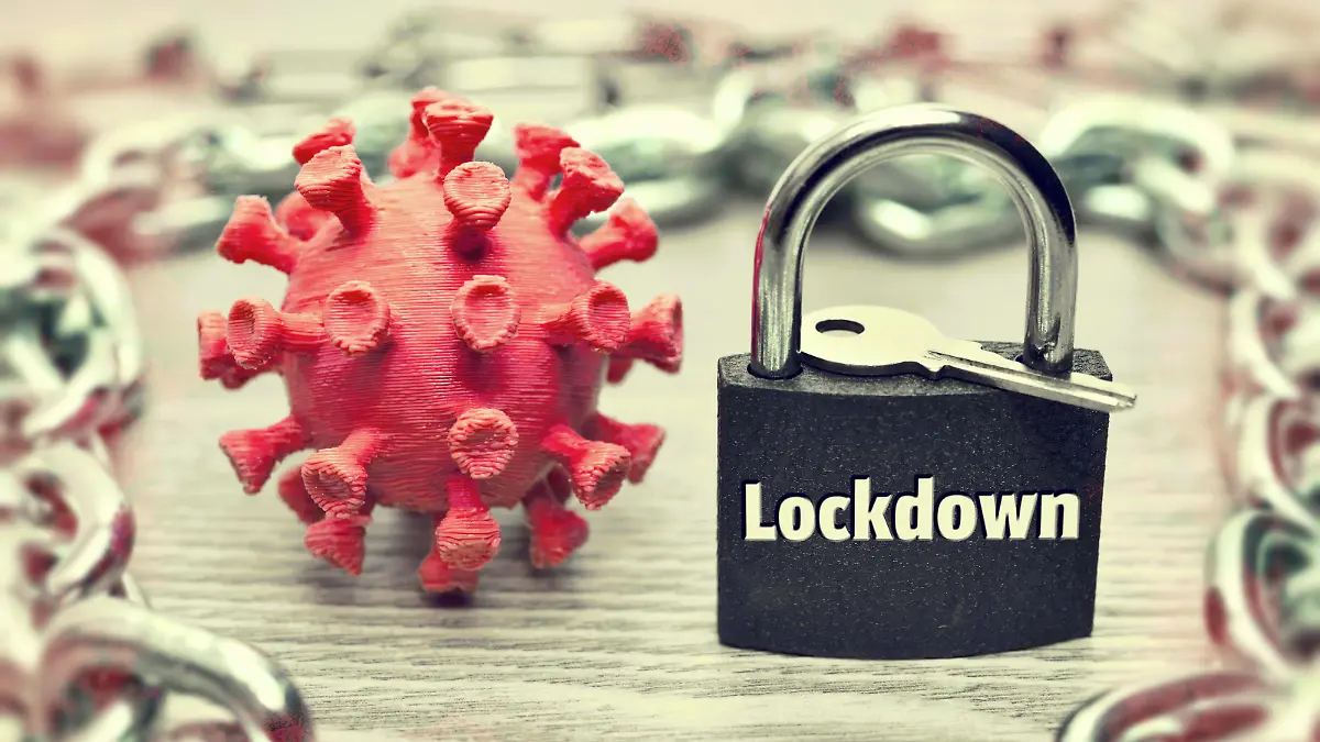  FOTOMONTAGE, Coronavirus und geschlossenes Vorhängeschloss mit Aufschrift Lockdown *** PHOTOMONTAGE, coronavirus and closed padlock with Lockdown inscription