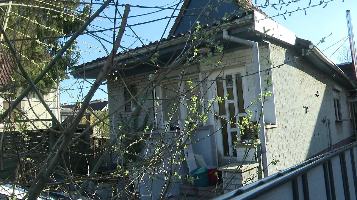 Das Haus in Geislitz wirkt zunächst unscheinbar - rückt aber in in den Fokus der öffentlichen Diskussion.