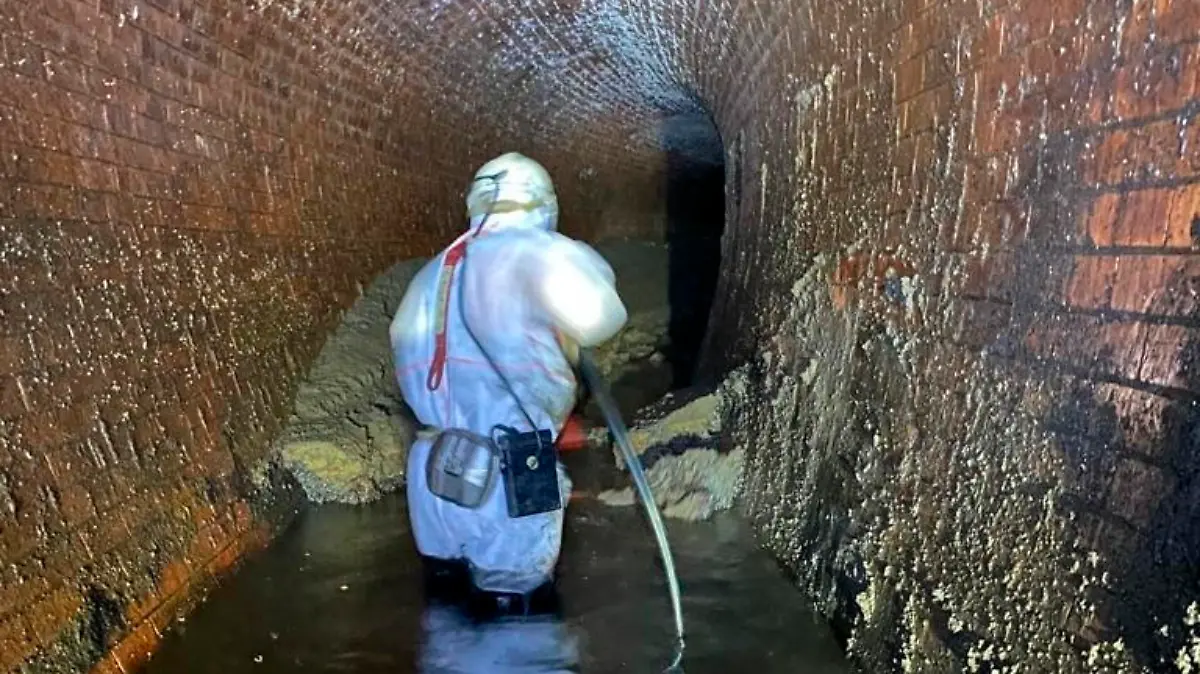 Fatberg in London sewer. Undated handout photo issued by Thames Water of a fatberg, that had the weight of a small bungalow, under Yabsley Street, Canary Wharf, London, during its removal. Issue date: Friday February 19, 2021. Fatbergs are formed when oil, grease and fat poured down drains combine with non-biodegradable items such as wet wipes, nappies and cotton buds. See PA story ENVIRONMENT Fatberg. Photo credit should read: Thames Water/PA Wire NOTE TO EDITORS: This handout photo may only be used in for editorial reporting purposes for the contemporaneous illustration of events, things or the people in the image or facts mentioned in the caption. Reuse of the picture may require further permission from the copyright holder. URN:58165834