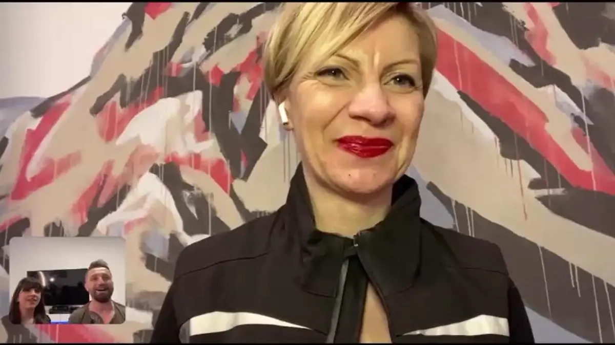 Sylvia Adamec, Expertin in Sachen DIY, berät Eddi und Aylin bei ihrem Verschönerungsprojekt.