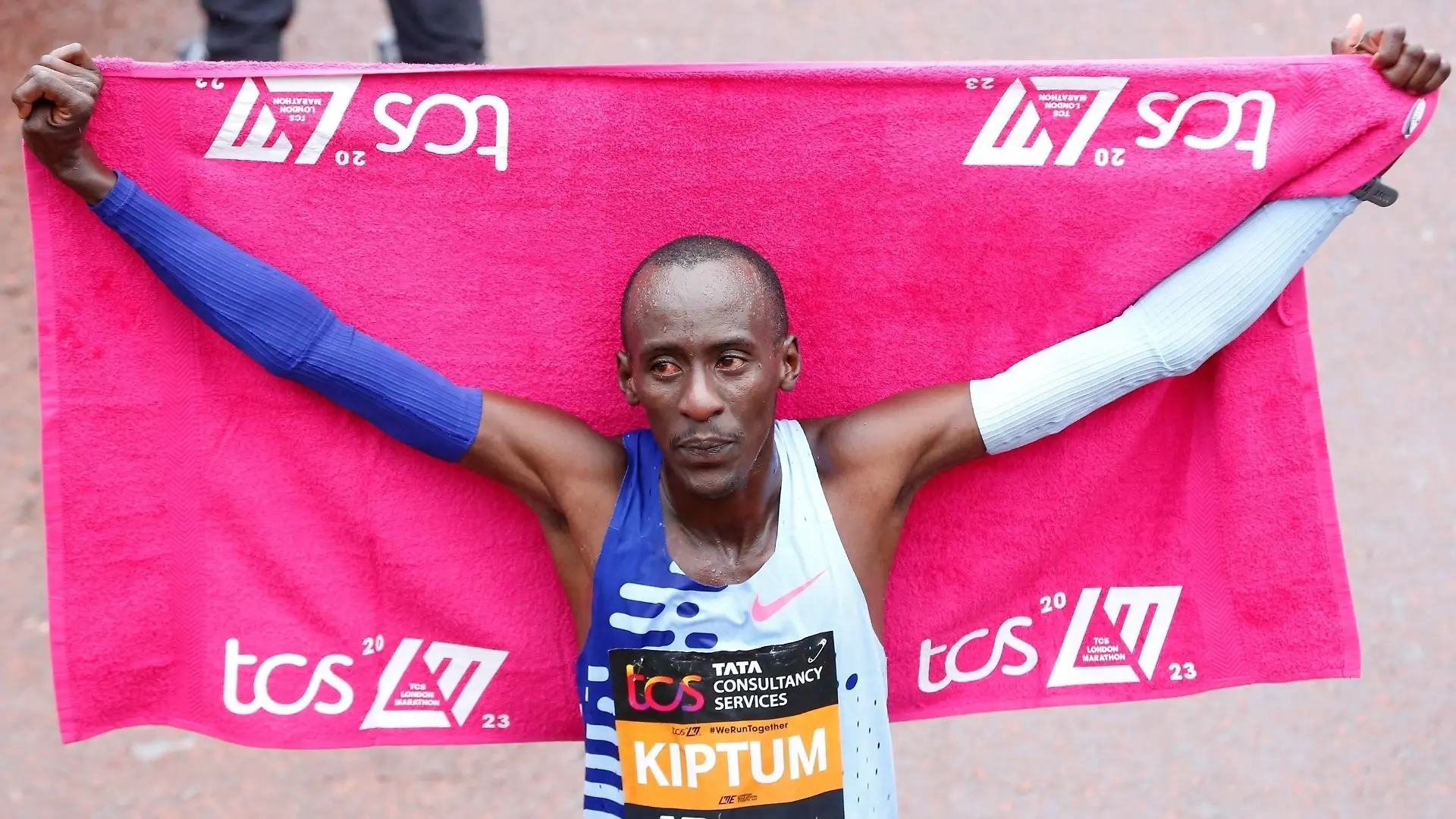 BGUK_2621546 - London, UNITED KINGDOM - Mens' Elite Results
1. Kelvin Kiptum 2:01:25 ( second fastest time ever in the world )
2. Geoffrey Kamworor 2:04:23
3. Taimrat Tola 2:04:59
8. Phil Seswmann 2:10:23 ( Fastest Brit )
9. Sir Mo Farah 2:10:28
Womens' Elite race
1. Sifan Hassan 2:18:33
2. Alemu Megertu 2:18:37
3.Peres Jepchirchir 2:18:38
10. Samantha Harrison 2:25:59 Best Brit
This is Sir Mo's last London race. He retires from professional racing/running at The Great North Run later this year.
Pictured: Kelvin Kiptum, Geoffrey Kamworor, Taimrat Tola, Mo Farah, Phil Seswmann, Sifan Hassan, Alemu Megertu
BACKGRID UK 23 APRIL 2023 


