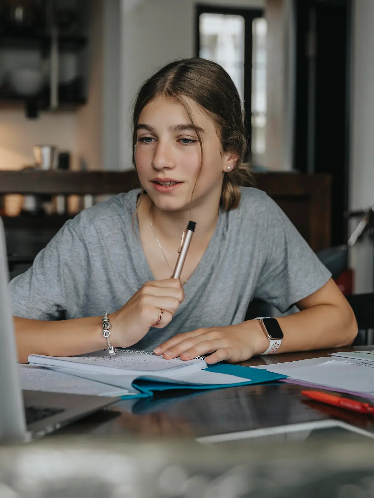  Teenage girl studying from home, using laptop model released Symbolfoto property released MFF06021