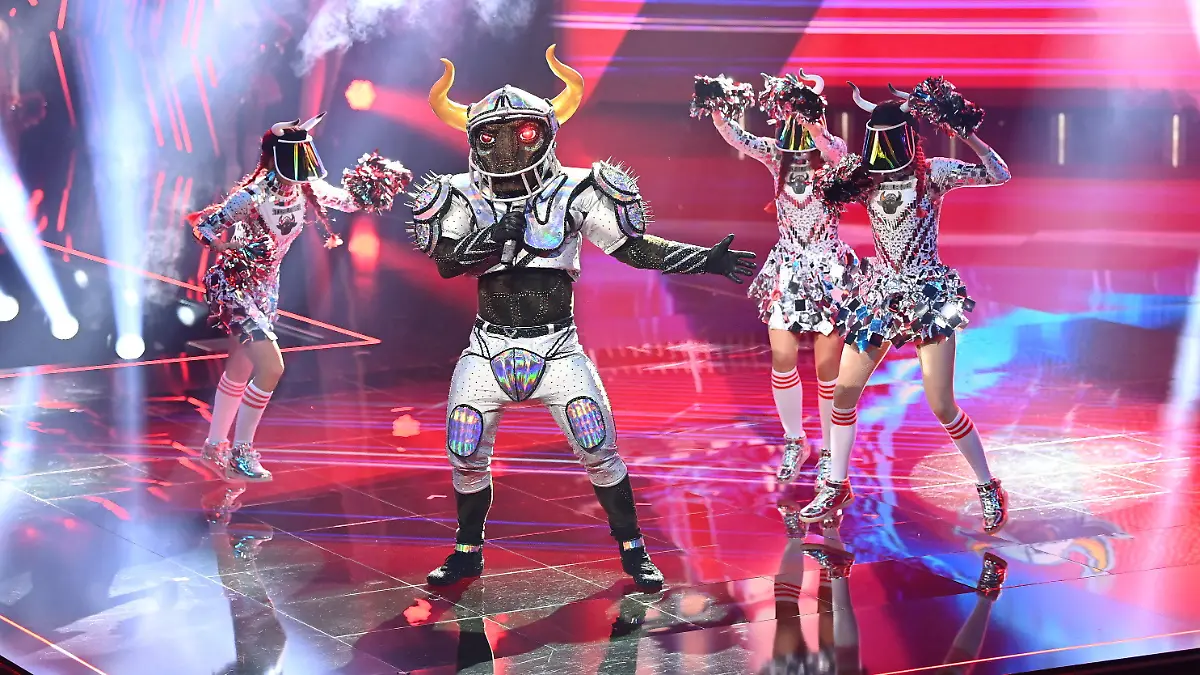 HANDOUT - 16.02.2021, Nordrhein-Westfalen, Köln: Die Figur «Stier» tritt in der ersten Folge der vierten Staffel der ProSieben-Show «The Masked Singer» auf. Bei «The Masked Singer» singen Prominente in aufwendigen Bühnenkostümen um die Wette. Foto: Willi Weber/ProSieben/dpa - ACHTUNG: Nur zur redaktionellen Verwendung im Zusammenhang mit einer Berichterstattung über die Sendung und nur mit vollständiger Nennung des vorstehenden Credits. Das Foto darf nicht verändert und nur im vollen Ausschnitt verwendet werden. Keine Archivierung +++ dpa-Bildfunk +++