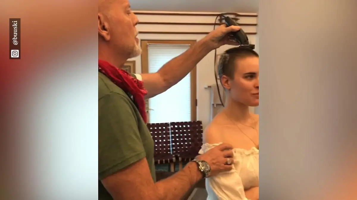 Bruce Willis rasiert Tochter Tallulah eine Glatze Haare ab statt Langhaarschnitt