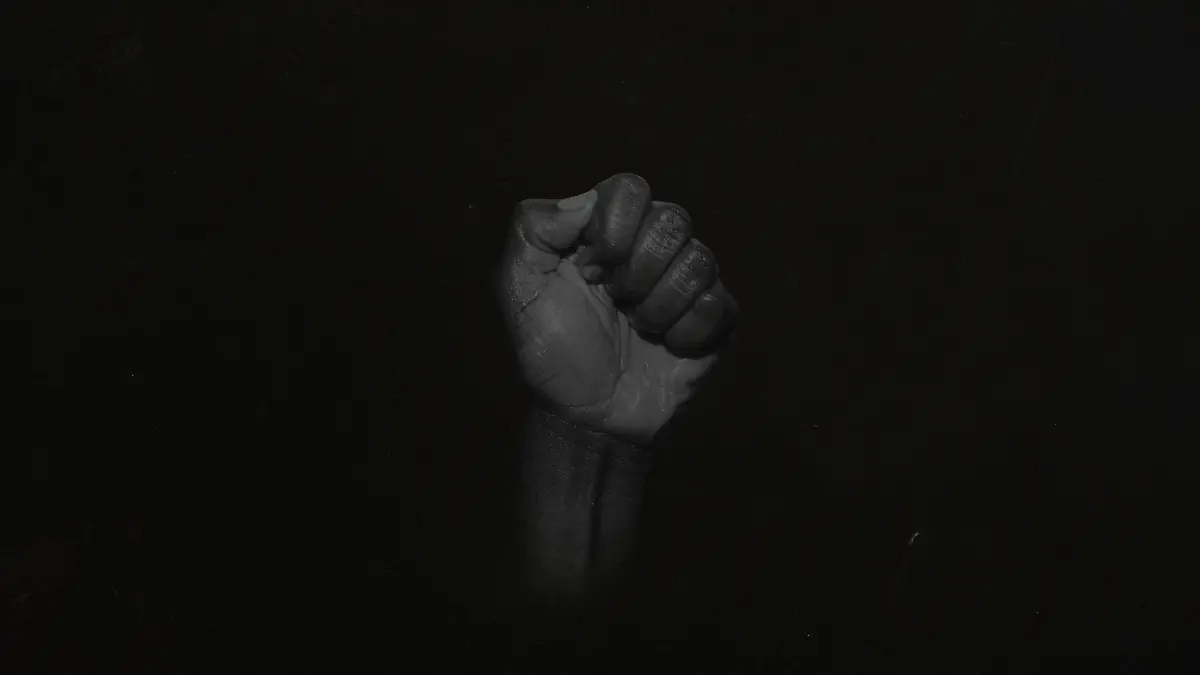 HANDOUT - 23.12.2020, ---: Das Cover des Albums "Sault - Untitled (Black Is) des anonymen britischen Projekts Sault (undatierte Aufnahme). Keine Band wird 2020 so gefeiert wie  Sault. Mit zwei Alben zwischen Polit-Soul und Hip-Hop liefern die Musiker einen kraftvollen Soundtrack für «Black Lives Matter». Foto: Sault/dpa - ACHTUNG: Nur zur redaktionellen Verwendung im Zusammenhang mit einer Berichterstattung über das Album und nur mit vollständiger Nennung des vorstehenden Credits +++ dpa-Bildfunk +++