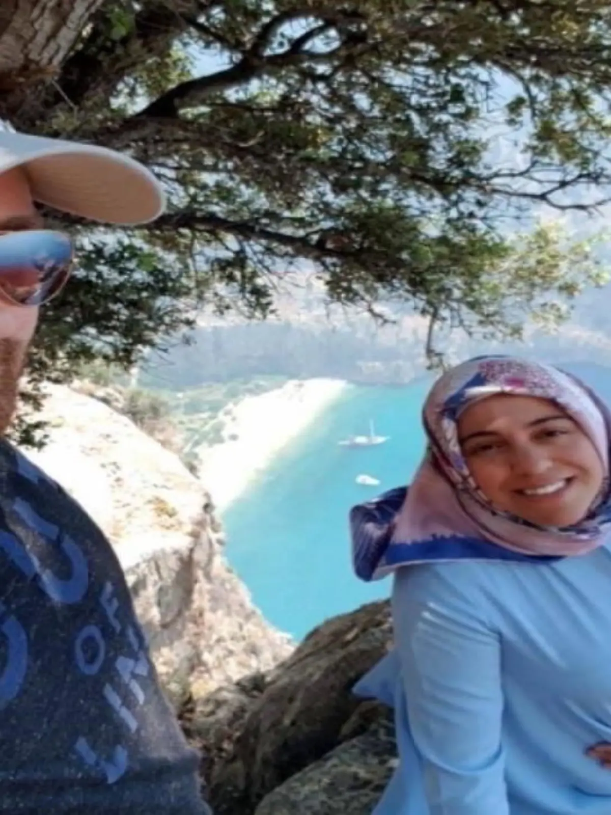 Fotos von glücklichen, werdenden Eltern. Doch dahinter steckt den Ermittlungen der türkischen Polizei zufolge ein Mord. Denn kurz nach diesen Bilder soll der Ehemann seine schwangere Frau in den Tod gestoßen haben.