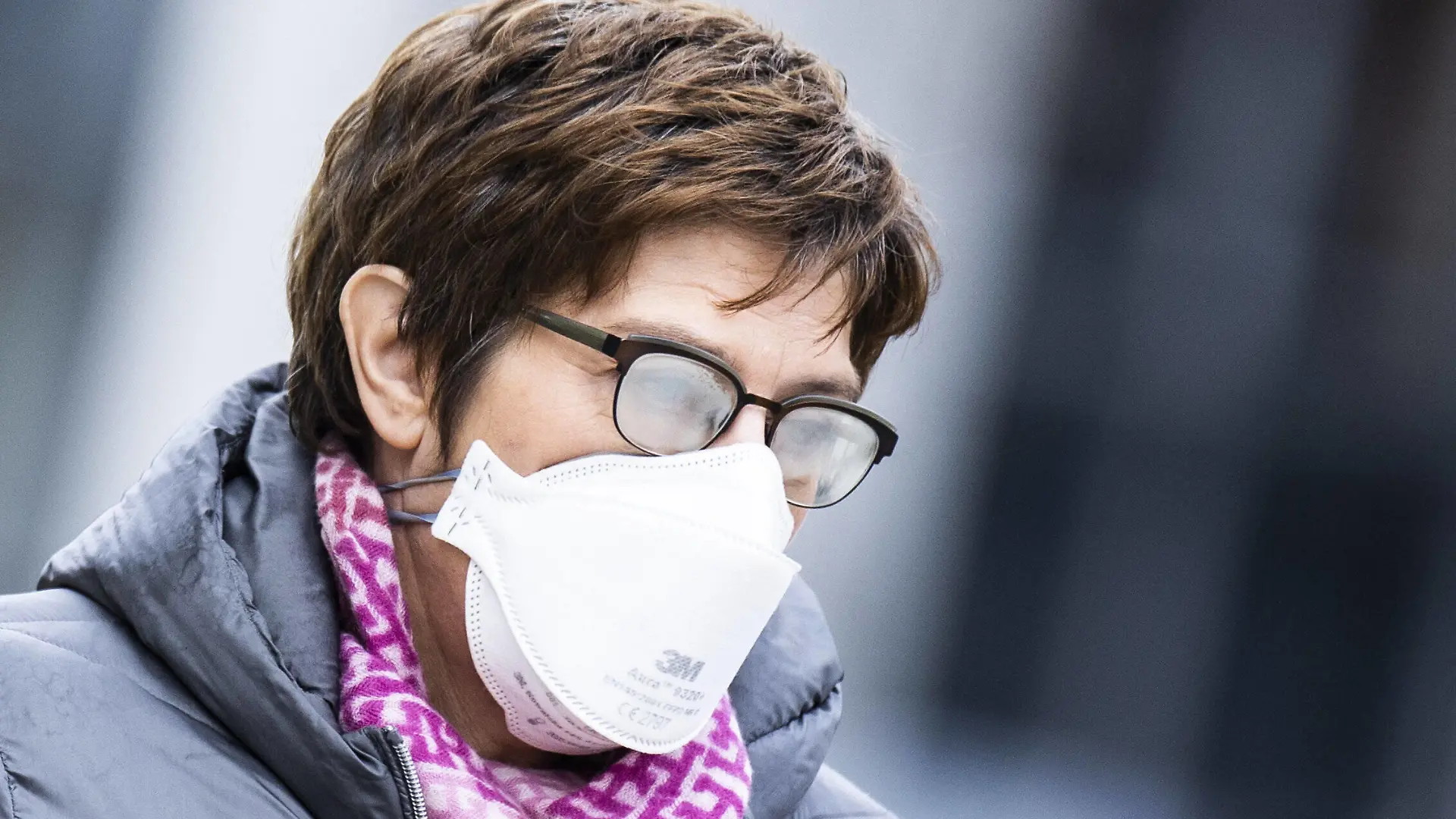 Annegret Kramp-Karrenbauer, Bundesministerin der Verteidigung, aufgenommen vor dem Deutschen Bundestag in Berlin, 27.01.2021. Berlin Deutschland *** Annegret Kramp Karrenbauer, Federal Minister of Defence, photographed in front of the German Bundestag in Berlin, 27 01 2021 Berlin Germany Copyright: xFlorianxGaertner/photothek.dex