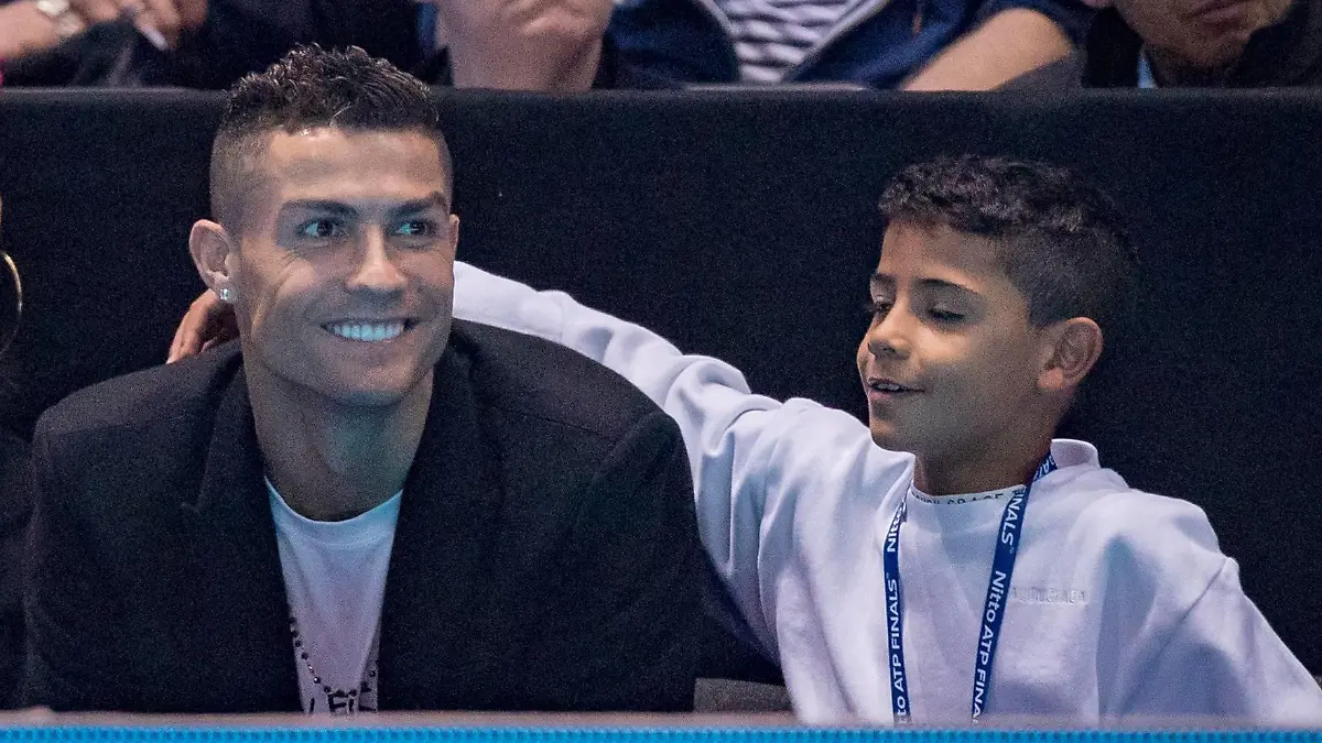 Fußball, Cristiano Ronaldo mit Familie bei den ATP-Finals in London Juventus footballer Ronaldo attends the evening match with his girlfriend Georgina Rodriguez and his son Cristiano Junior at the Nitto ATP Tennis Herren World Finals London at the O2, London, England on 12 November 2018. PUBLICATIONxNOTxINxUK Copyright: xAndyxRowlandx PMI-2401-0039  