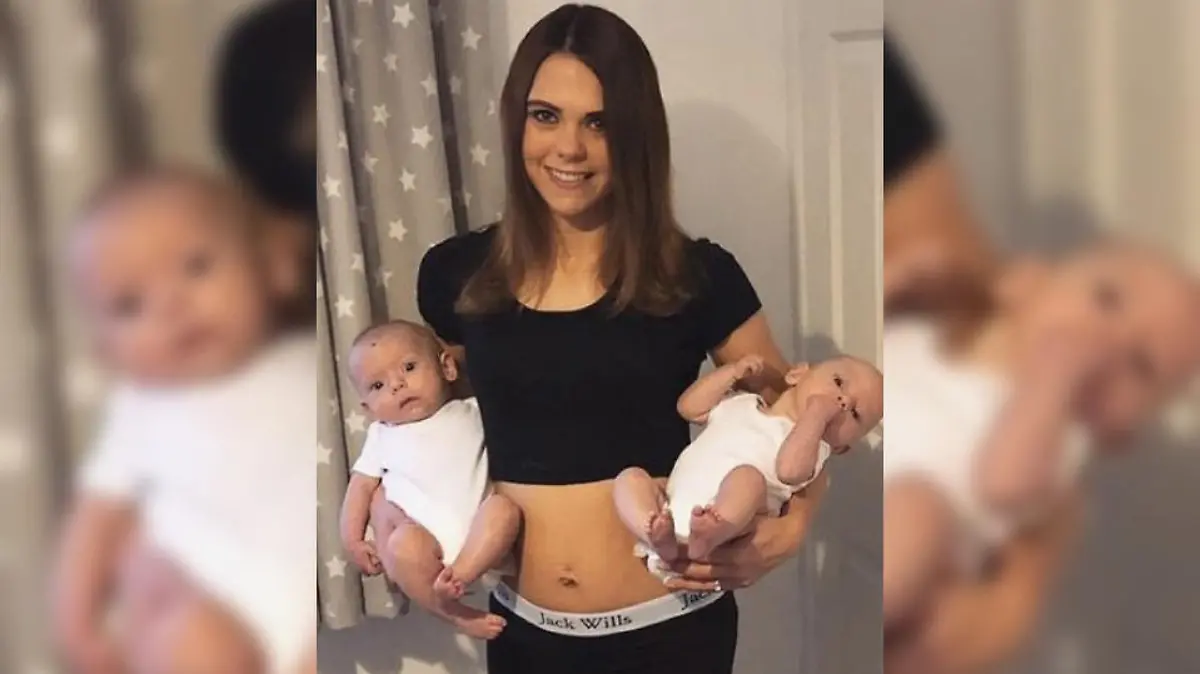Kirsten Stevens aus Somerset (England) mit ihren eineiigen Zwillingen Hugo und Leo