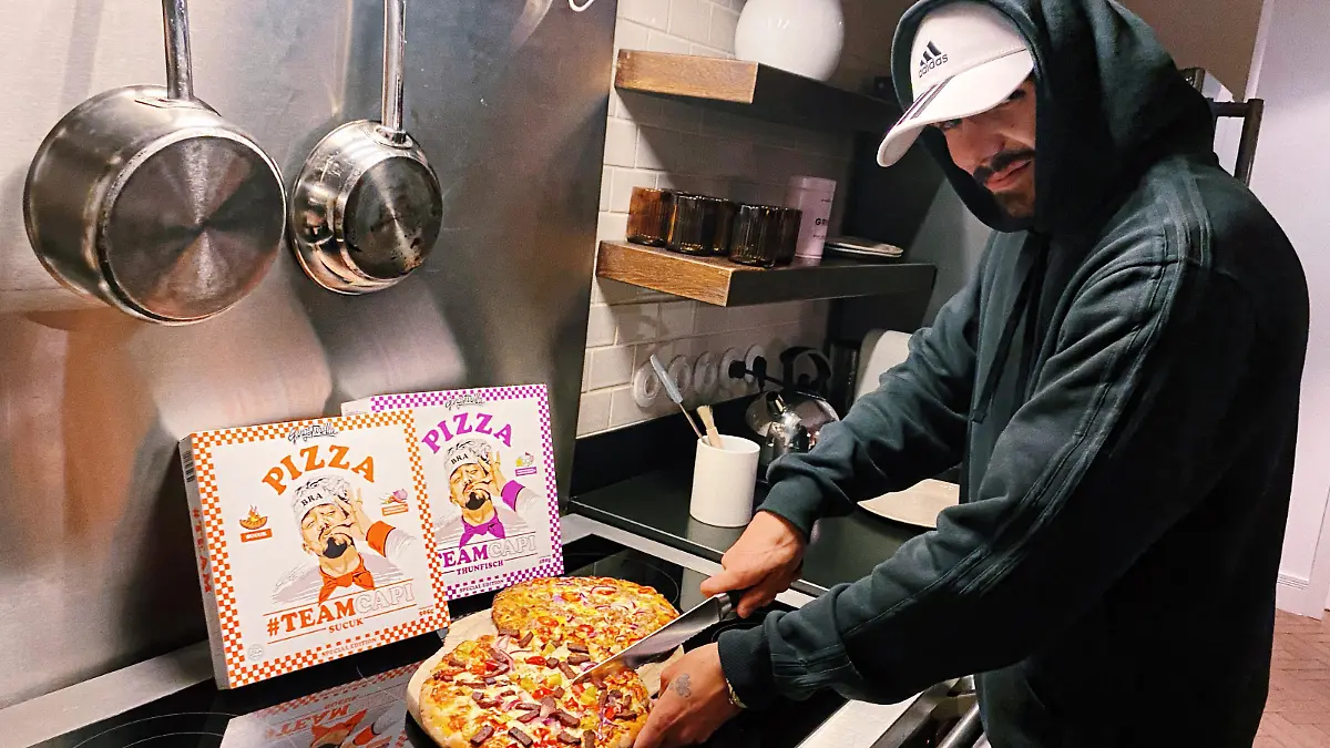 Capital Bra und seine Pizza