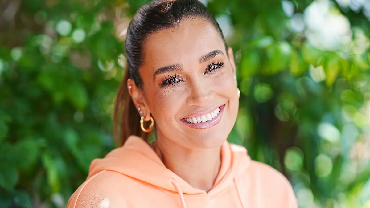 TV-Moderatorin und Model Jana Ina Zarrella im Portrait bei der Verleihung des Goldenen Fressnapf an den Tier-Gnadenhof Anna, Rheinbach, 09.08.2023
