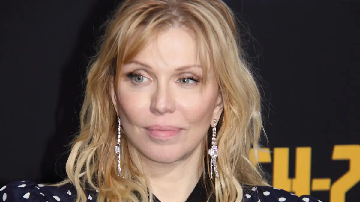 Courtney Love erhielt ihre Corona-Impfung früher als gedacht