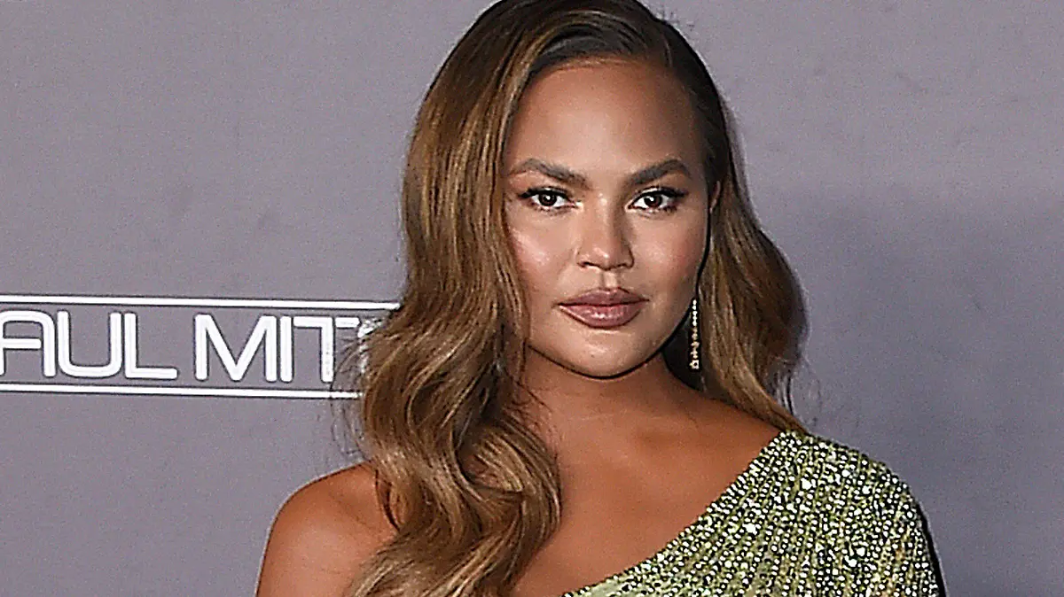 ARCHIV - 09.11.2019, USA, Culver City: Chrissy Teigen kommt zur "Baby2Baby"-Gala. (zu dpa "«Jack»: Chrissy Teigen lässt sich Namen ihres toten Sohnes tätowieren") Foto: Jordan Strauss/Invision/AP/dpa +++ dpa-Bildfunk +++