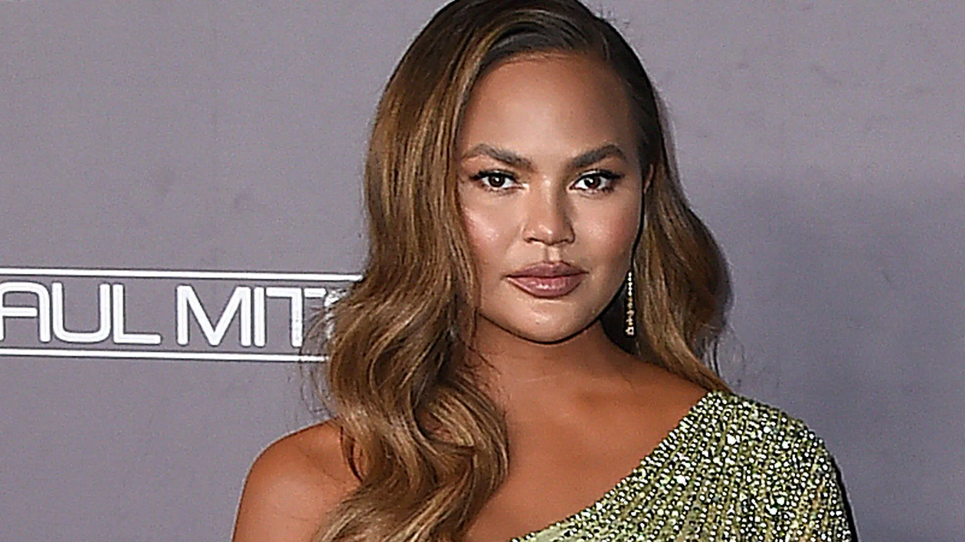 ARCHIV - 09.11.2019, USA, Culver City: Chrissy Teigen kommt zur "Baby2Baby"-Gala. (zu dpa "«Jack»: Chrissy Teigen lässt sich Namen ihres toten Sohnes tätowieren") Foto: Jordan Strauss/Invision/AP/dpa +++ dpa-Bildfunk +++
