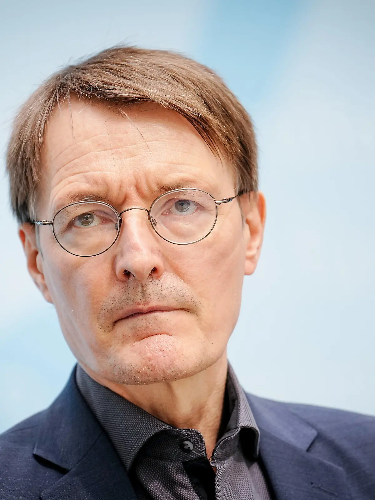 ARCHIV - 14.09.2022, Berlin: Karl Lauterbach (SPD), Bundesminister für Gesundheit, gibt in seinem Ministerium eine Pressekonferenz. (zu dpa: «Lauterbach sieht Künstliche Intelligenz in der Medizin zwiespältig») Foto: Kay Nietfeld/dpa +++ dpa-Bildfunk +++