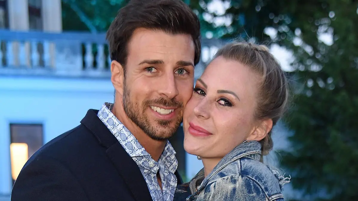 Leonard Freier mit Ehefrau Caona Freier beim Raffaello Summer Day 2018 in der Villa von der Heydt in Berlin am 2106.2018 *** Leonard Freier with wife Caona Freier at the Raffaello Summer Day 2018 at Villa von der Heydt in Berlin on 2106 2018